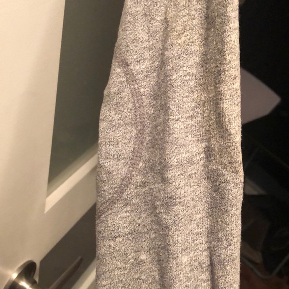 Abercrombie and Fitch small sweater - Picture 4 of 6